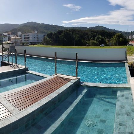 Cobertura Velejar Em Condominio Clube - Com Area De Lazer Governador Celso Ramos Εξωτερικό φωτογραφία